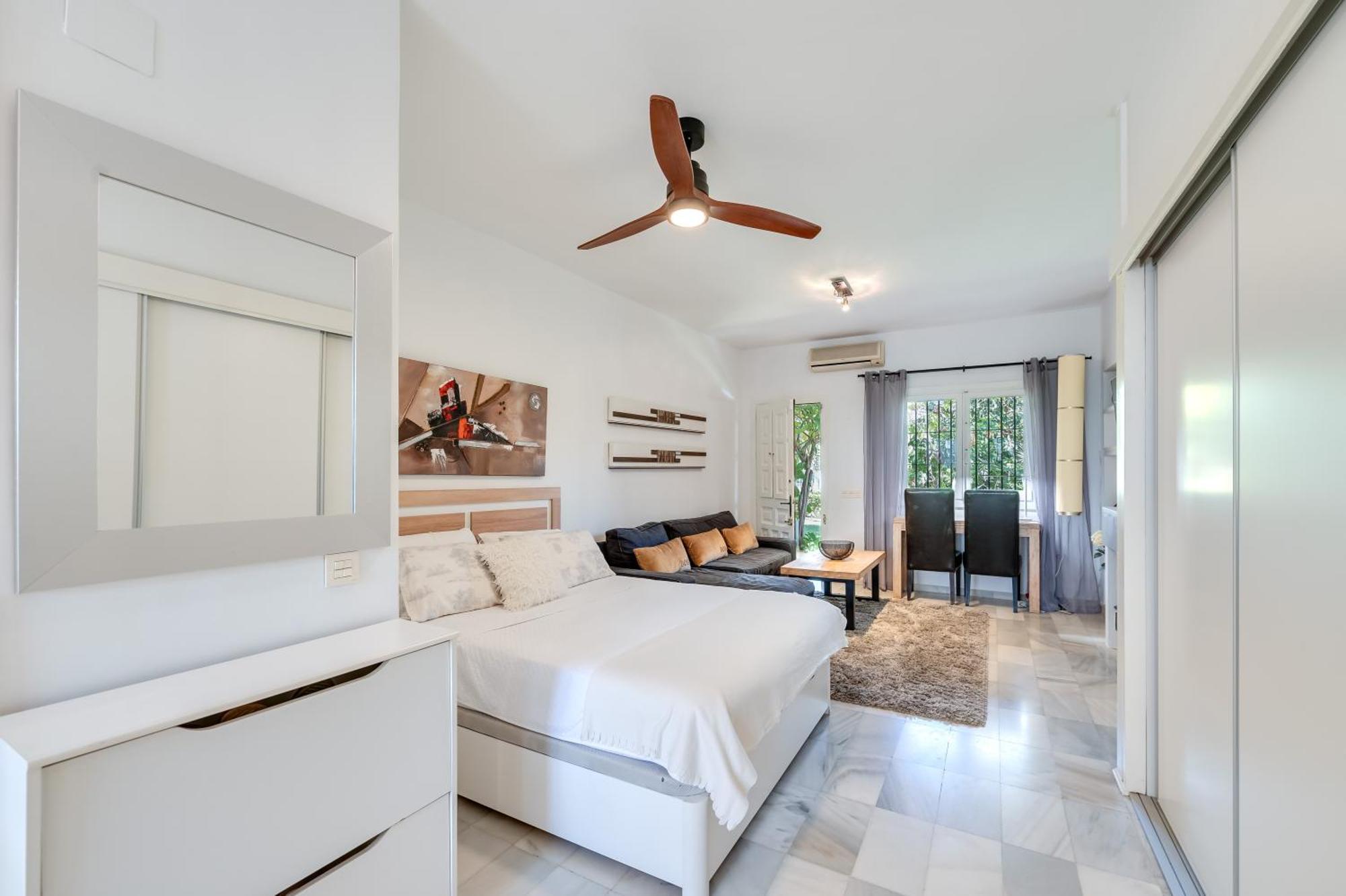Cozy In 5 Min Walk To The Apartment Marbella